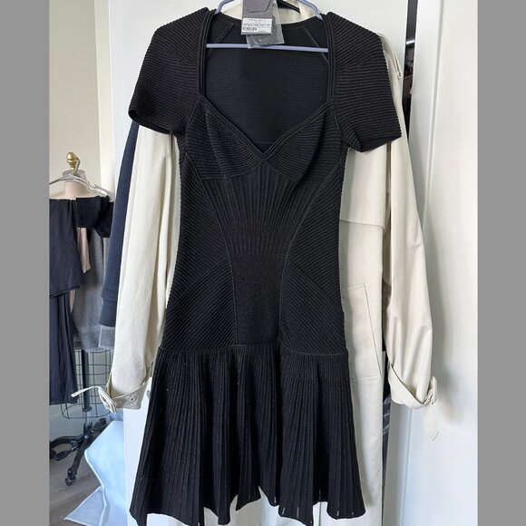 Alexander McQueen Tight Black Short Sleeve Dress Size S (BRNAD NEW W/ TAG) - Picture 1 of 10